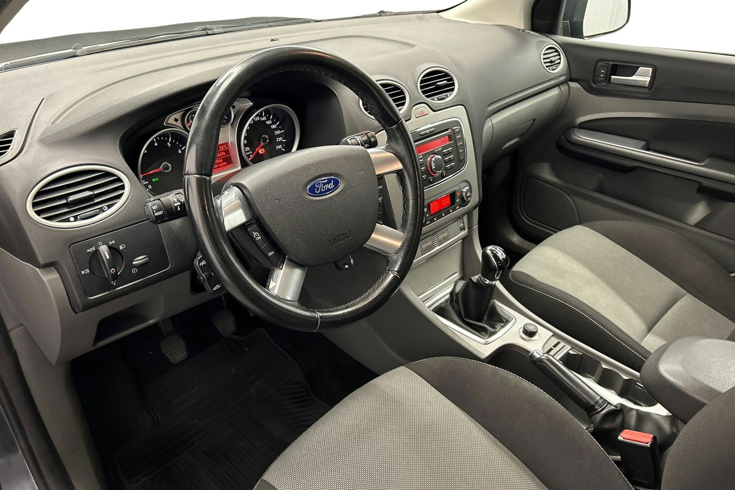 harmaa Ford Focus 2010 kuva 7.