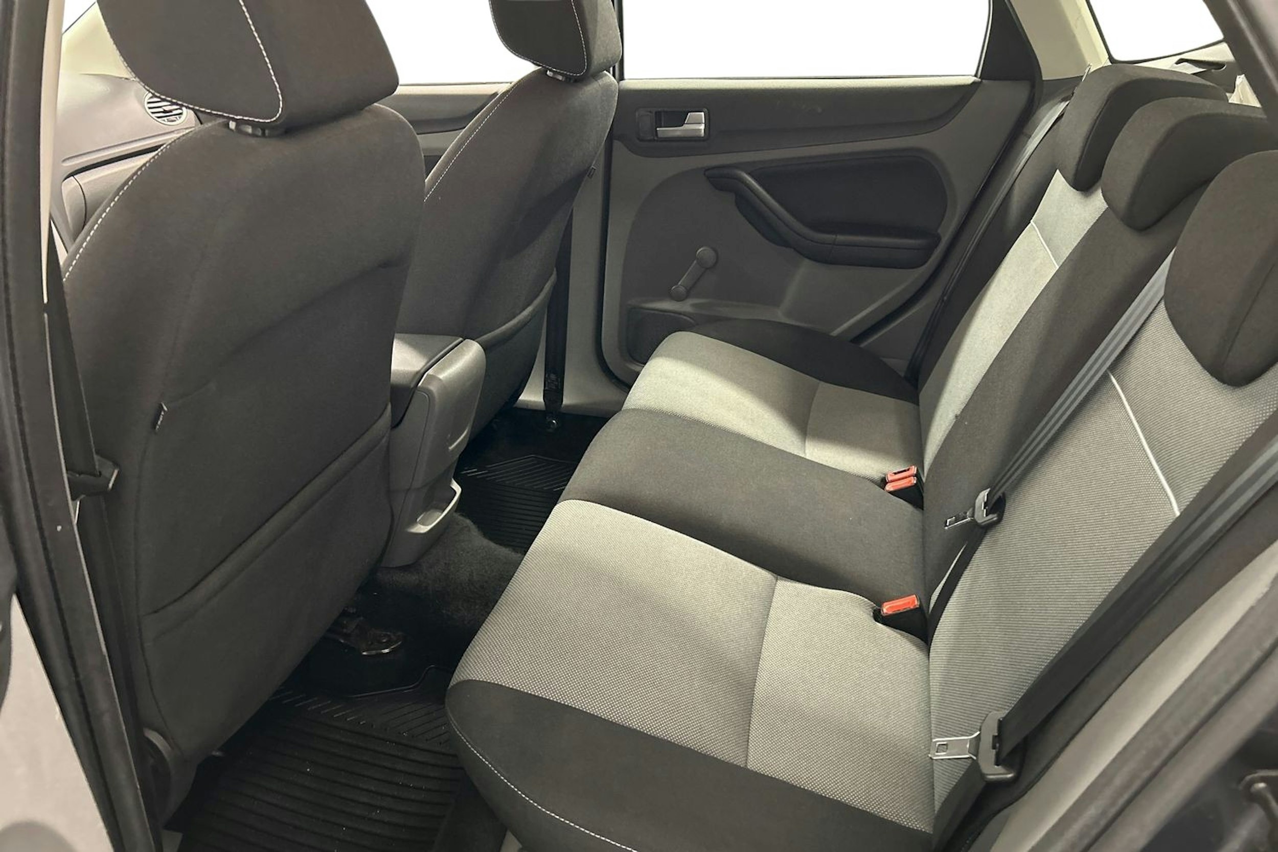 harmaa Ford Focus 2010 kuva 10.
