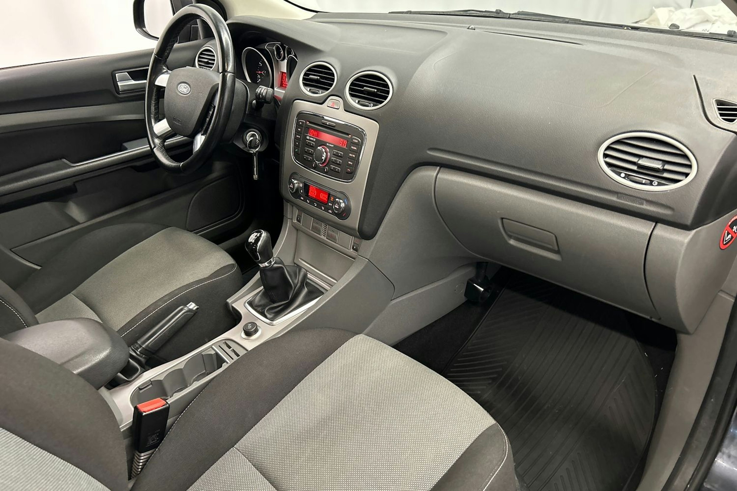 harmaa Ford Focus 2010 kuva 15.