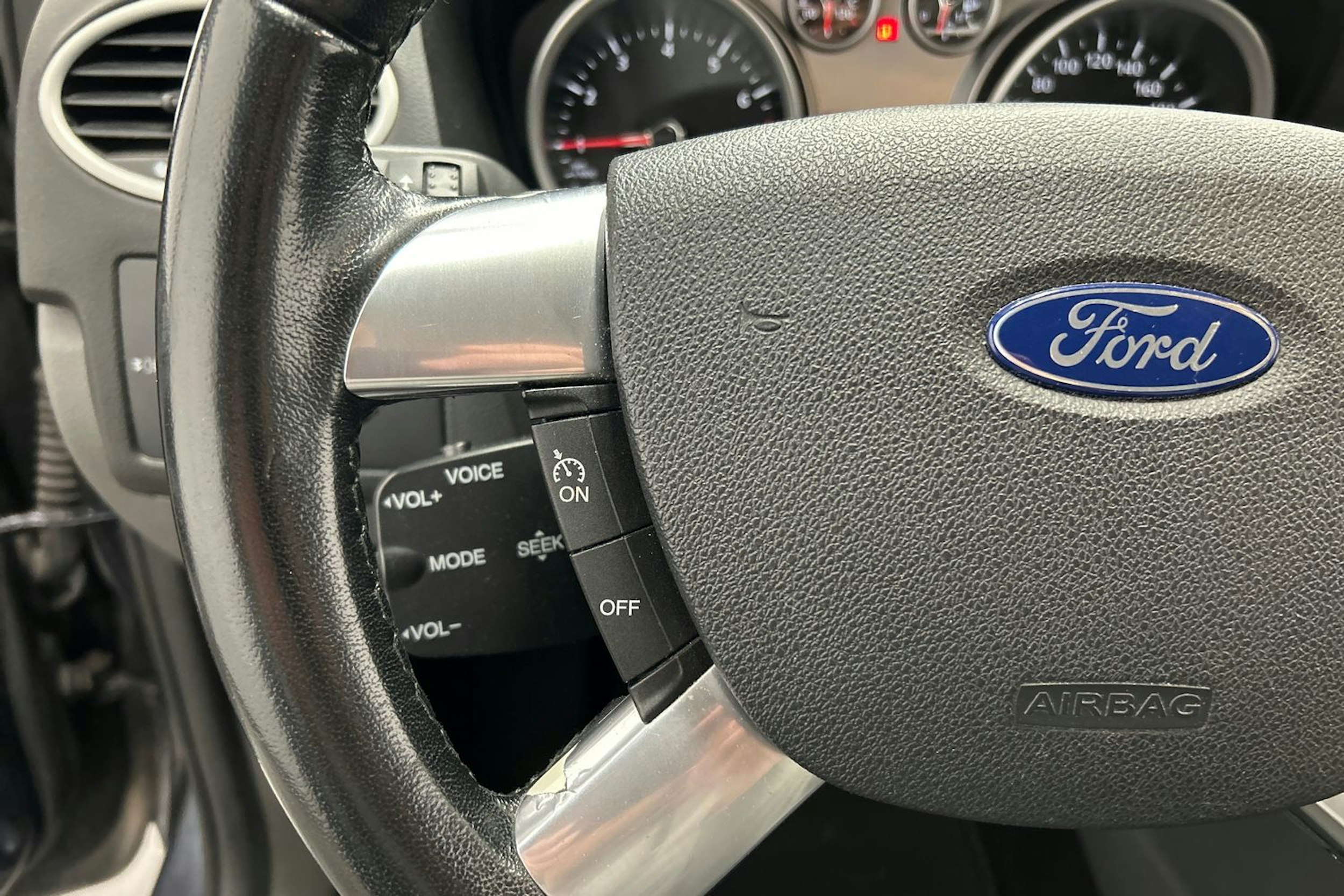 harmaa Ford Focus 2010 kuva 18.