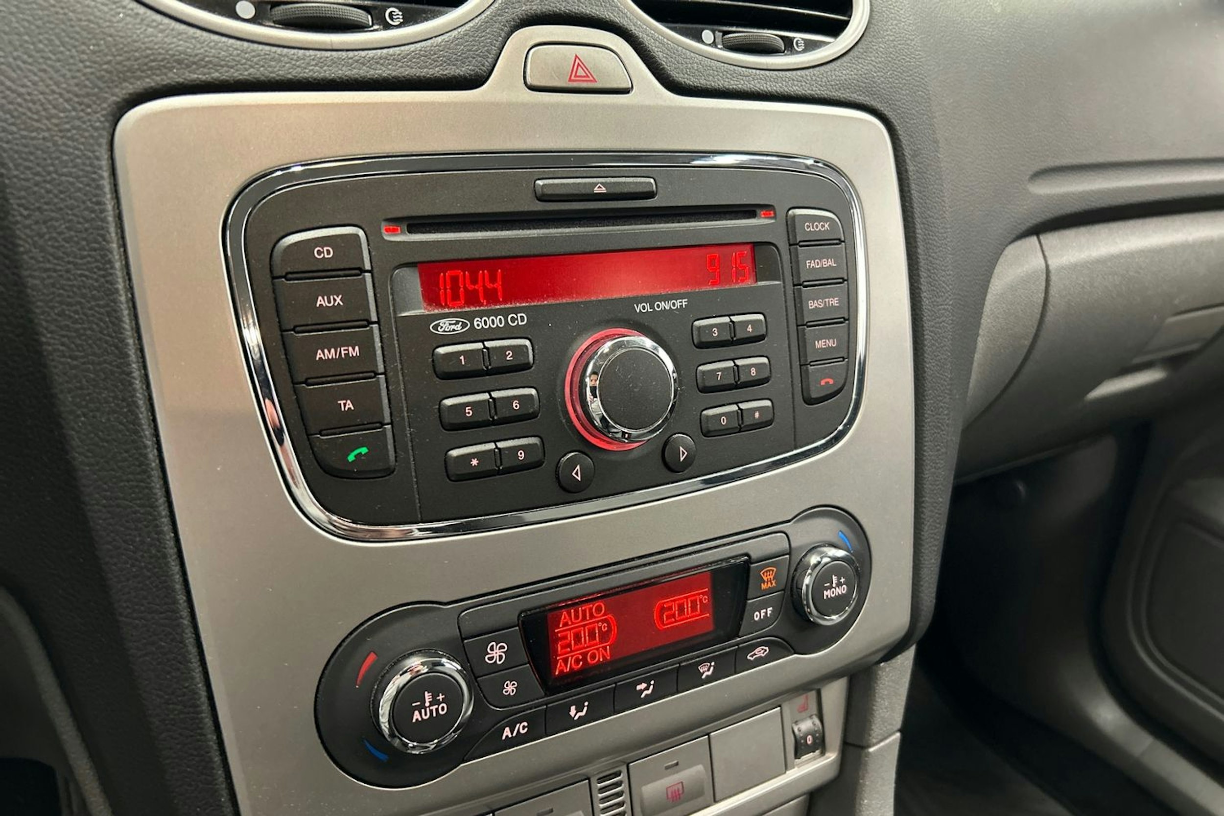 harmaa Ford Focus 2010 kuva 19.