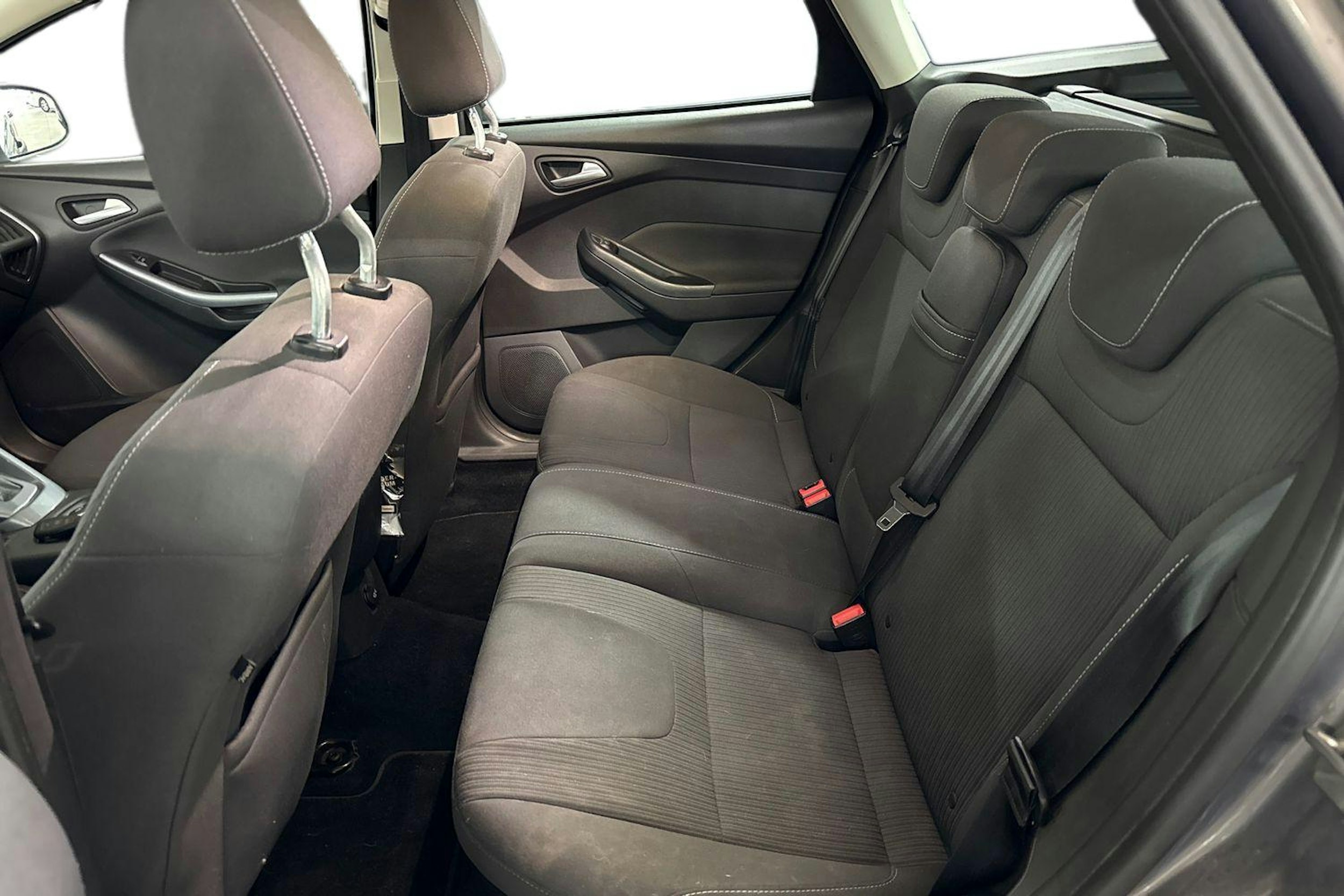Ruskea (beige) Ford FOCUS 2011 kuva 8.