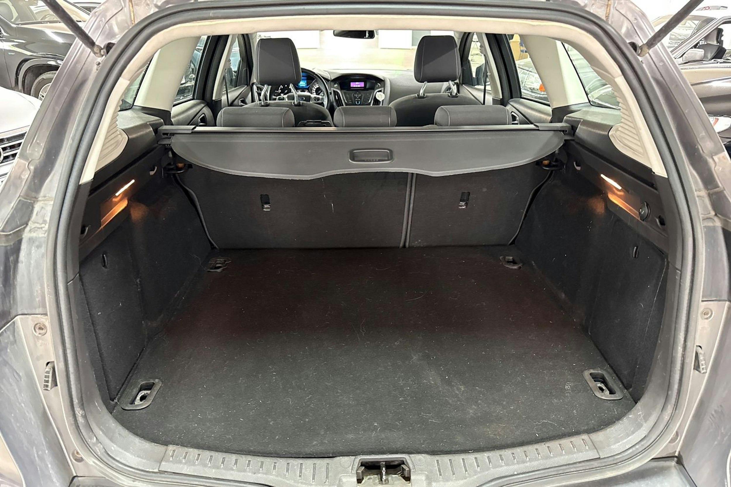 Ruskea (beige) Ford FOCUS 2011 kuva 11.