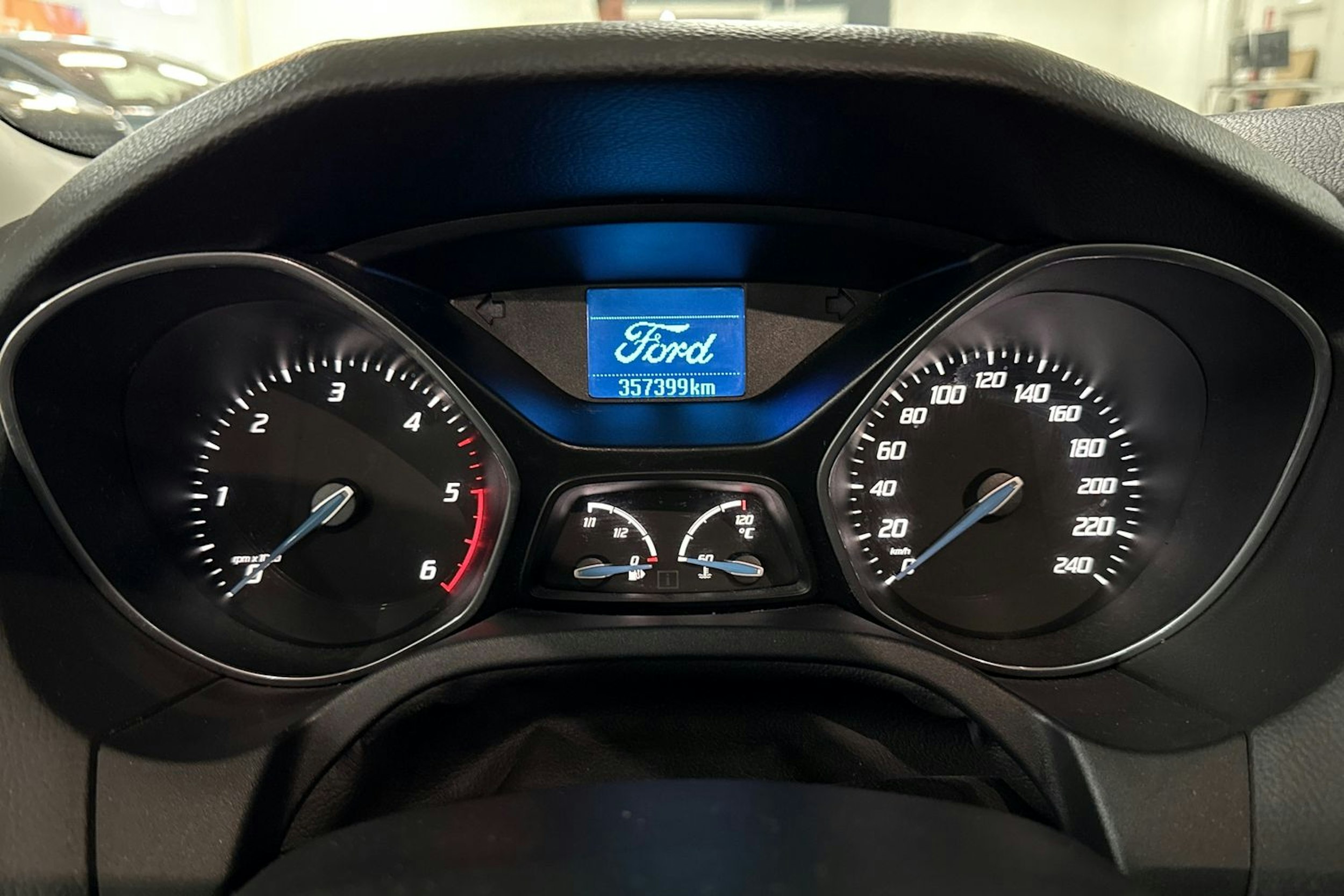 Ruskea (beige) Ford FOCUS 2011 kuva 17.