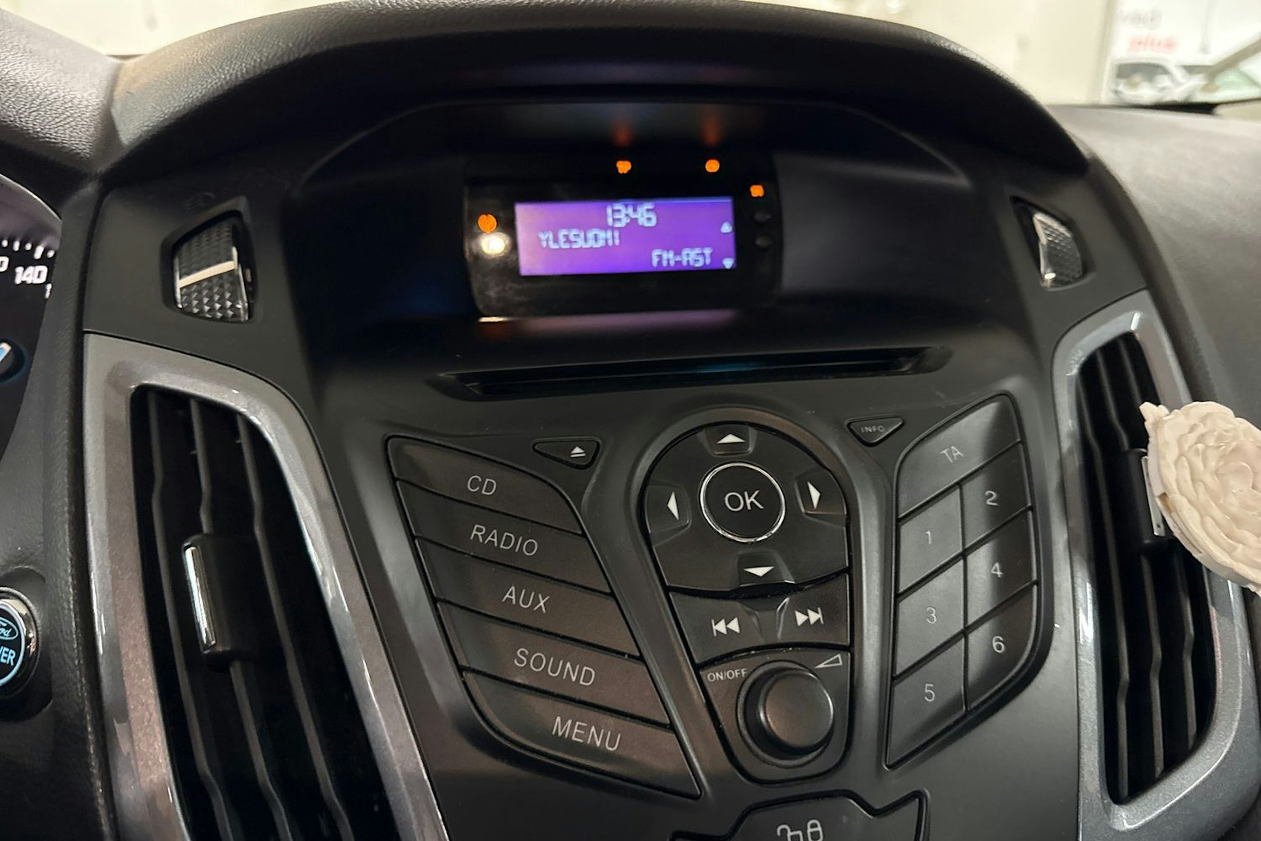 Ruskea (beige) Ford FOCUS 2011 kuva 18.