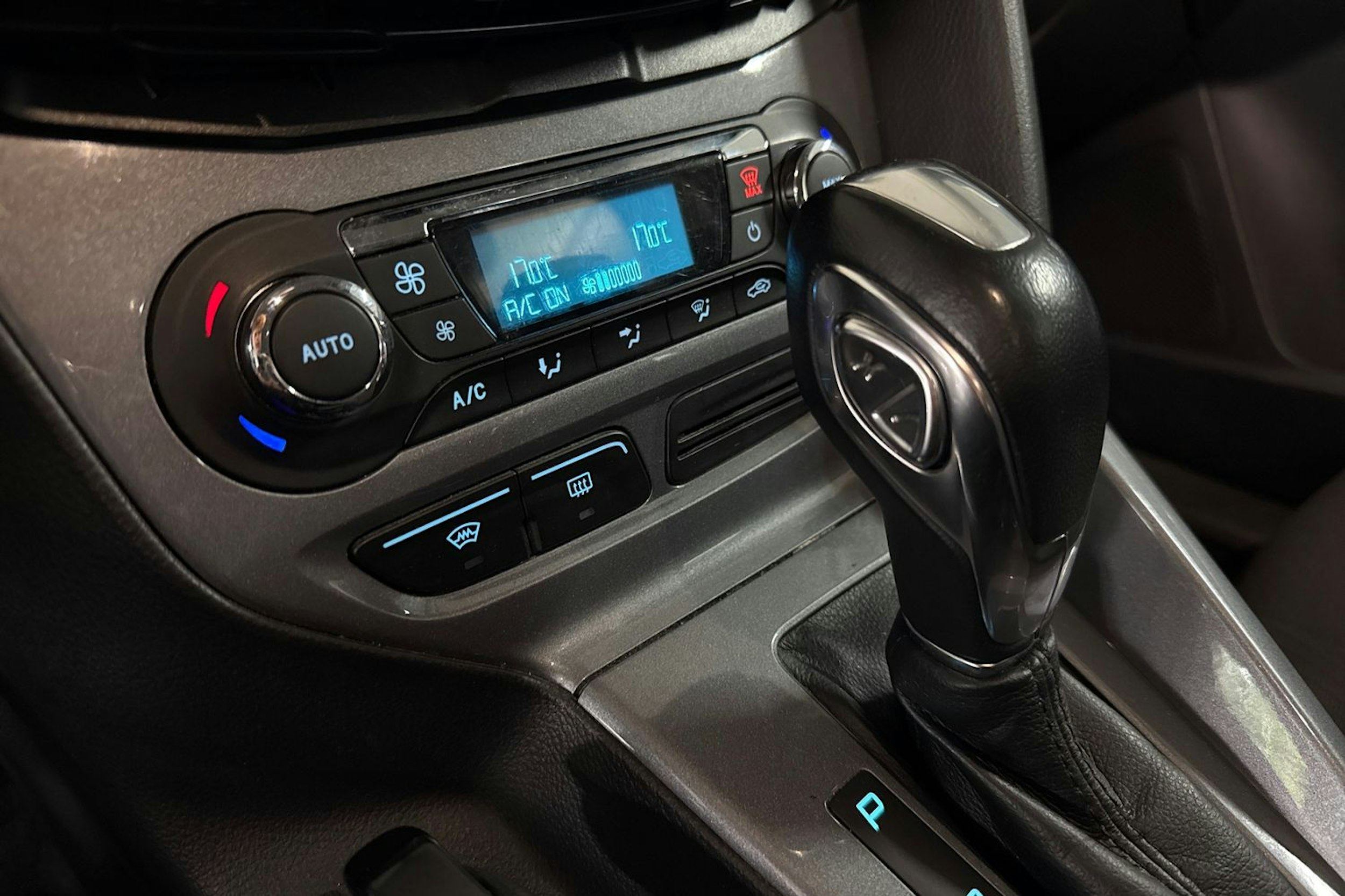 Ruskea (beige) Ford FOCUS 2011 kuva 19.