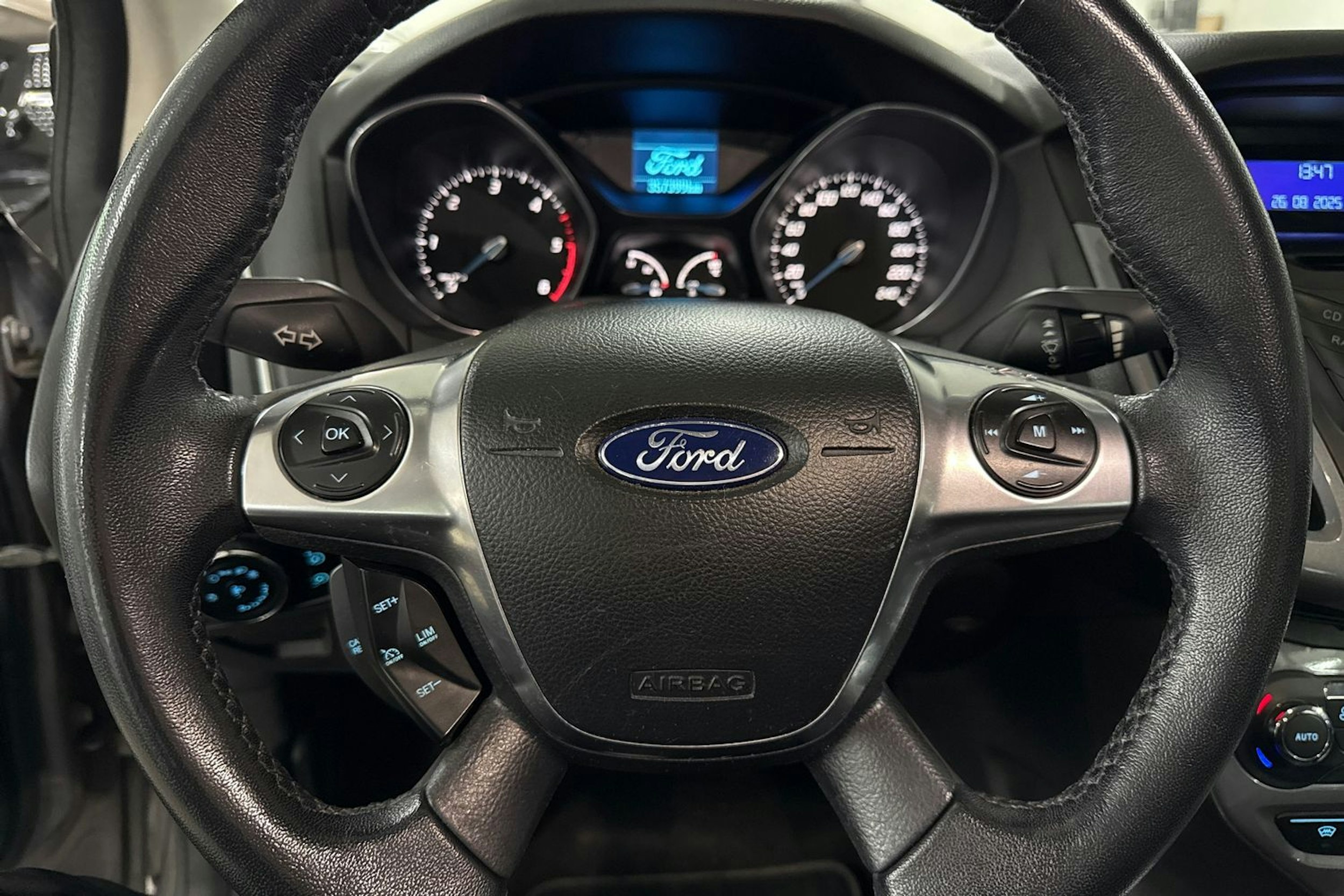 Ruskea (beige) Ford FOCUS 2011 kuva 21.