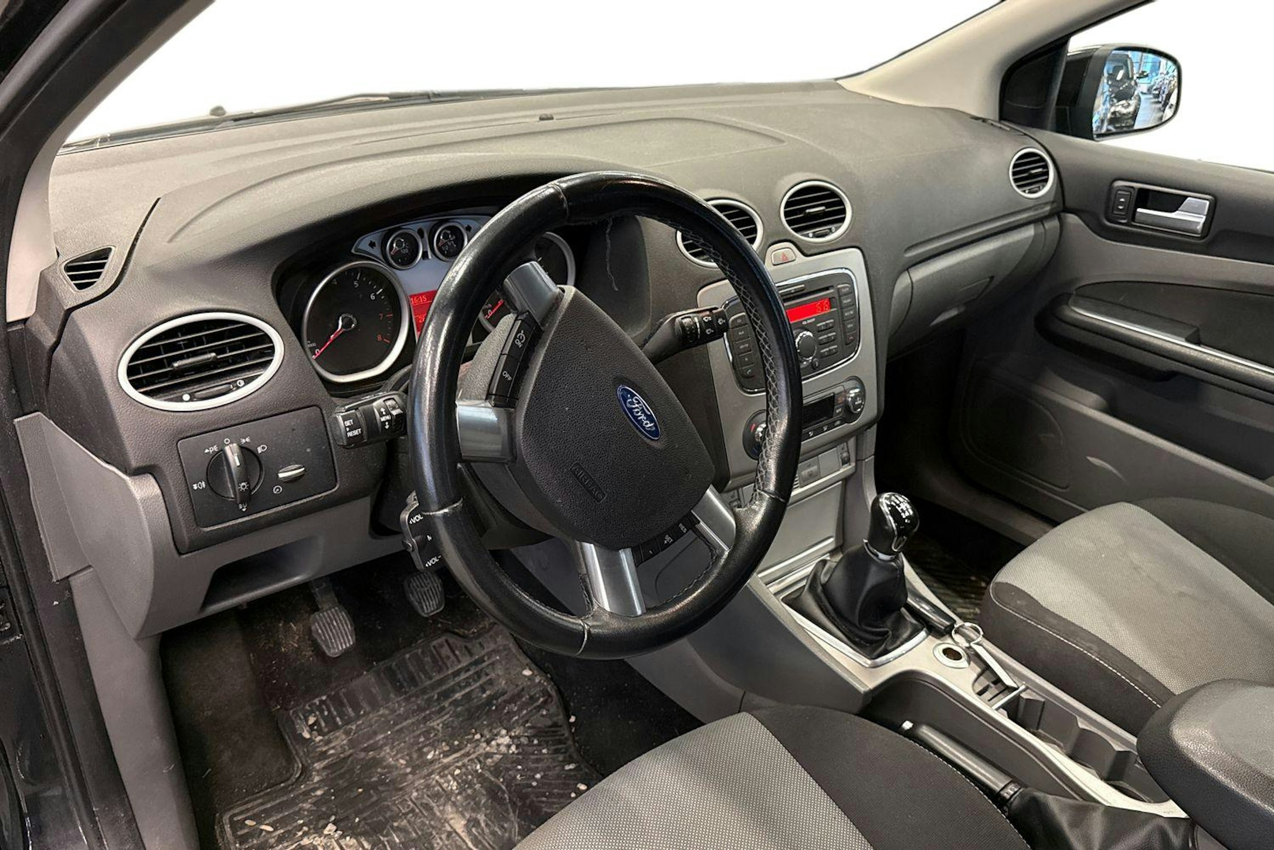 musta Ford Focus 2011 kuva 6.