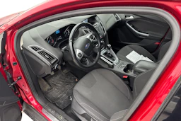 punainen Ford Focus 2011 kuva 3.