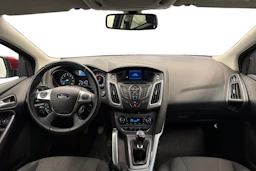 punainen Ford Focus 2011 kuva 7.