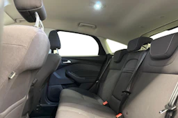 punainen Ford Focus 2011 kuva 8.
