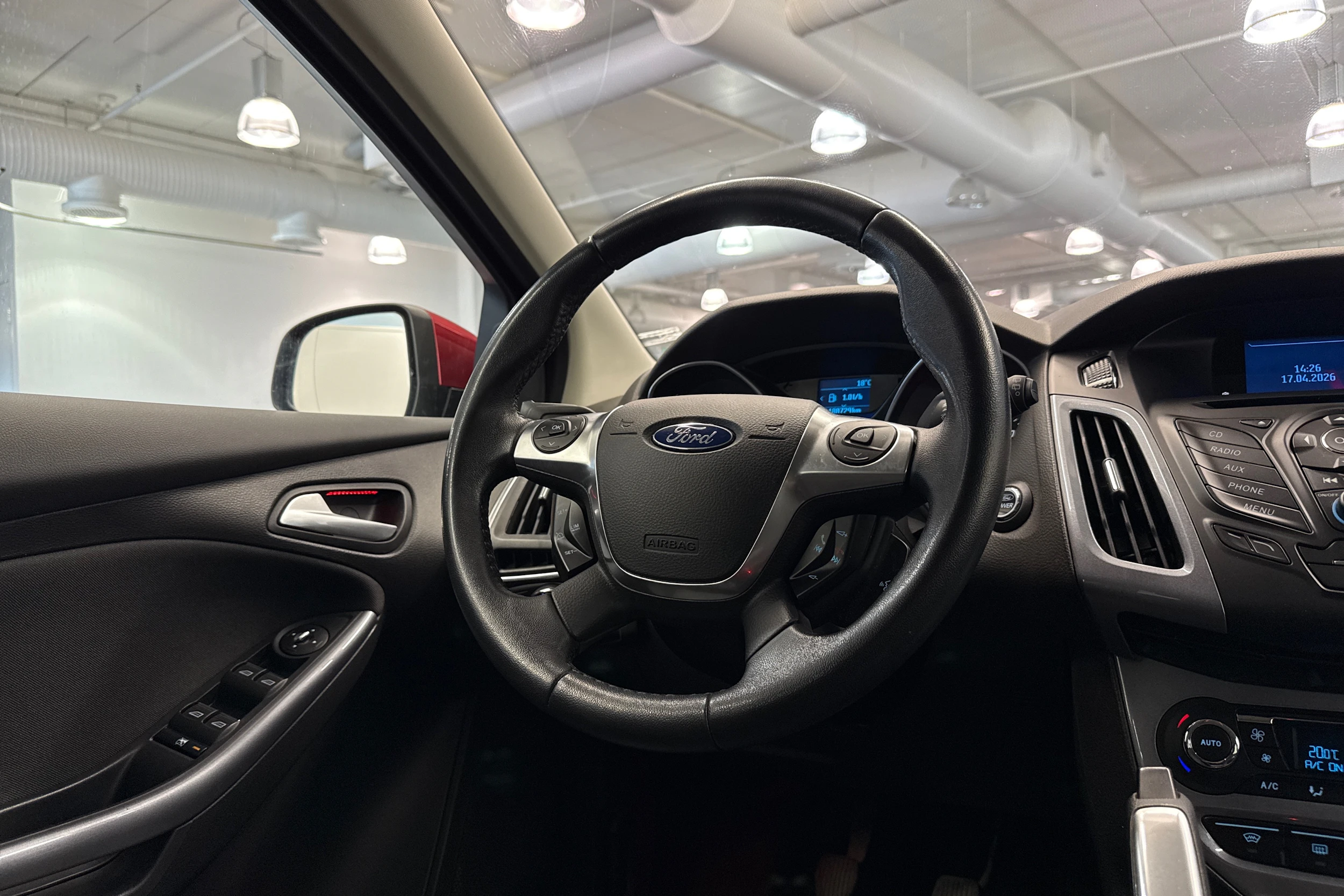 punainen Ford Focus 2011 kuva 12.
