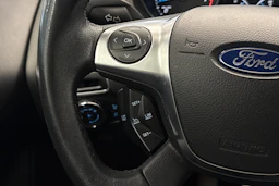 punainen Ford Focus 2011 kuva 14.