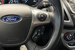 punainen Ford Focus 2011 kuva 15.