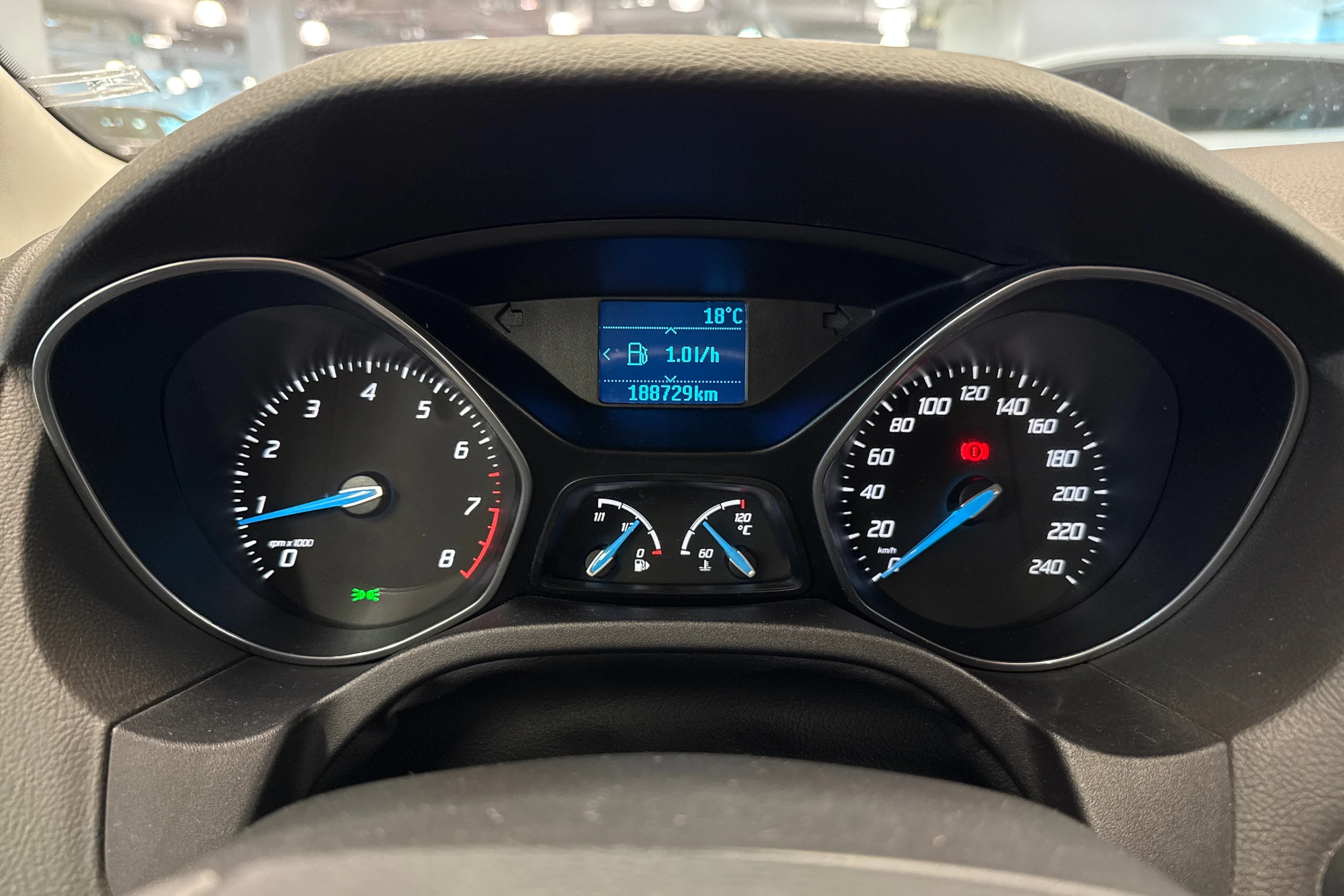 punainen Ford Focus 2011 kuva 16.