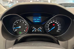 punainen Ford Focus 2011 kuva 16.