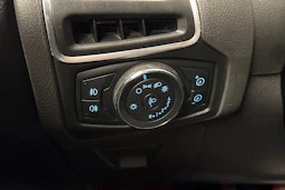 punainen Ford Focus 2011 kuva 17.
