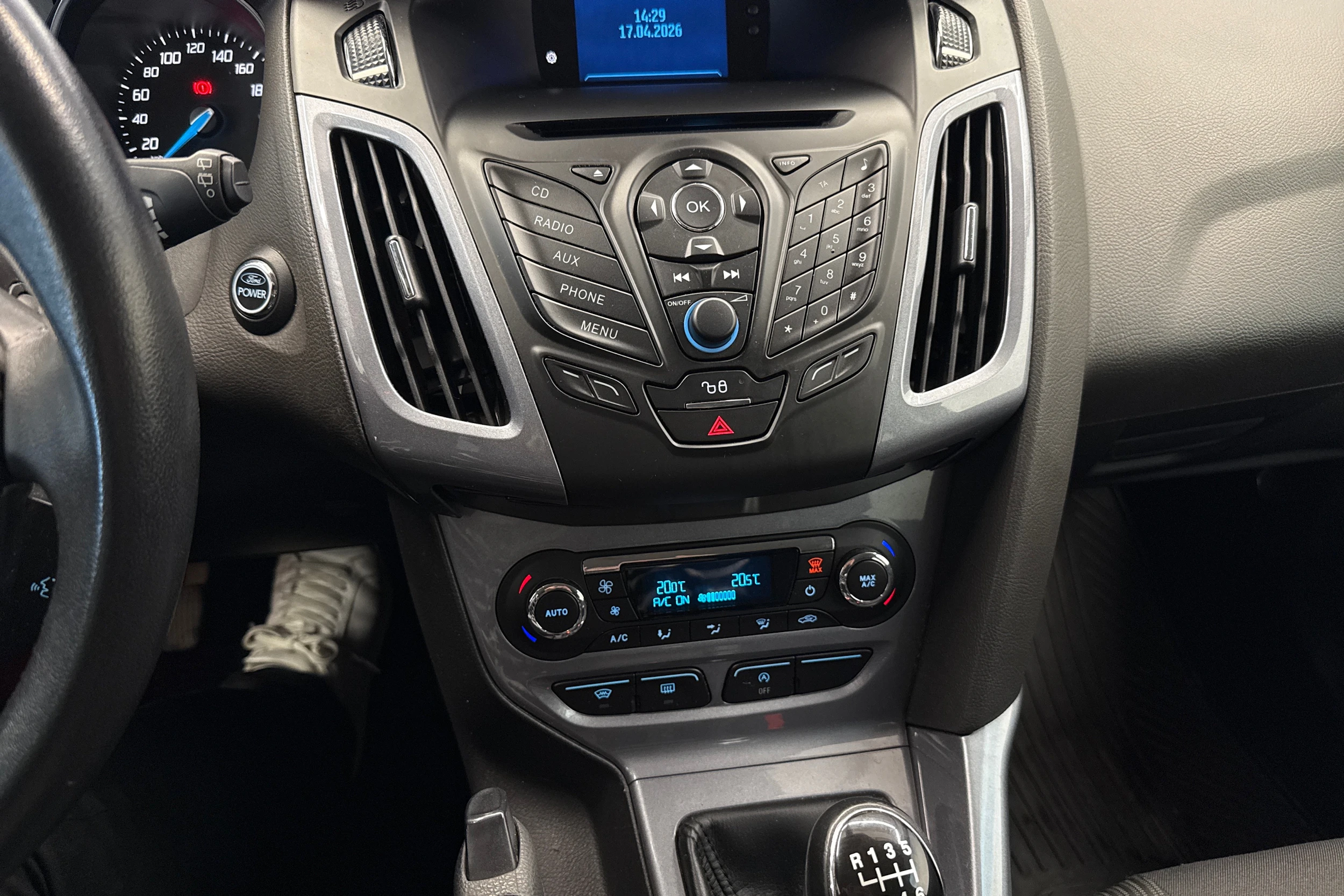 punainen Ford Focus 2011 kuva 19.
