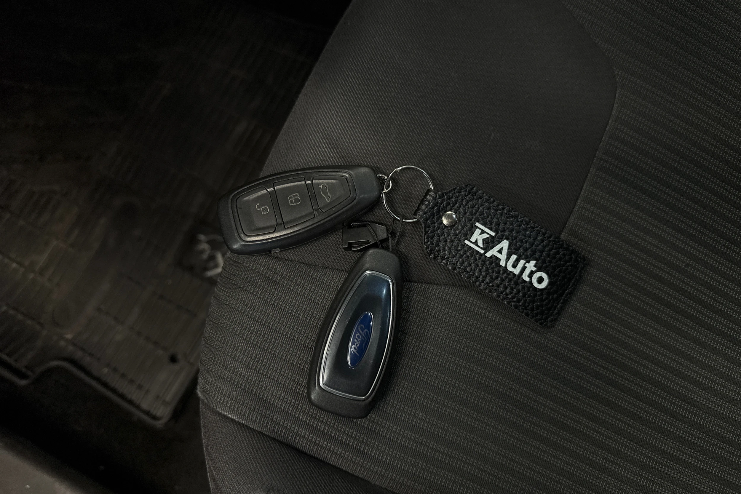 punainen Ford Focus 2011 kuva 21.