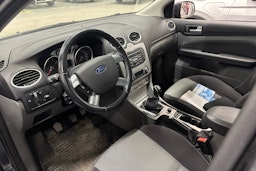 harmaa Ford Focus 2011 kuva 3.