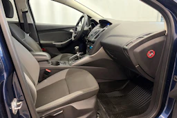 sininen Ford Focus 2011 kuva 17.