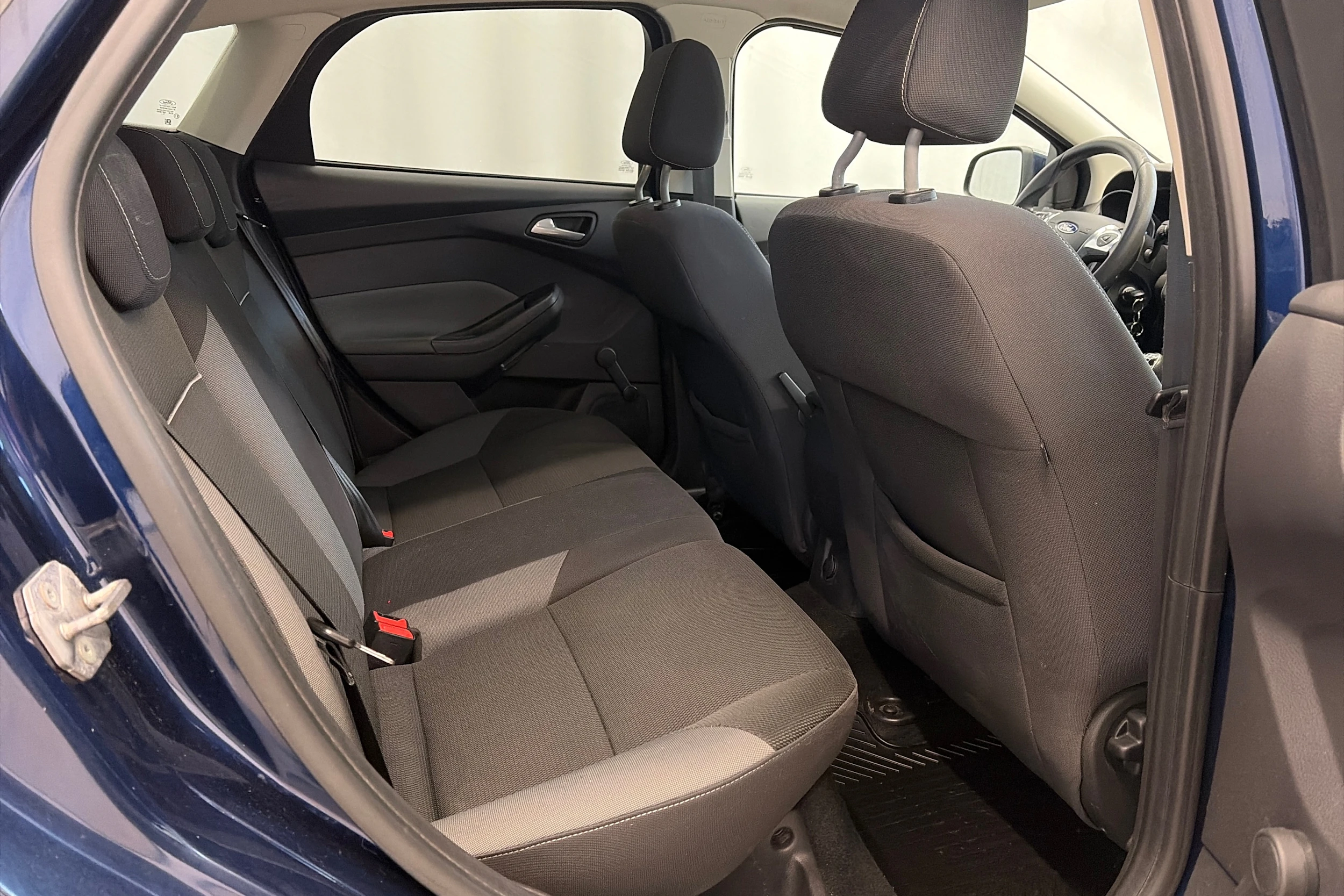 sininen Ford Focus 2011 kuva 18.