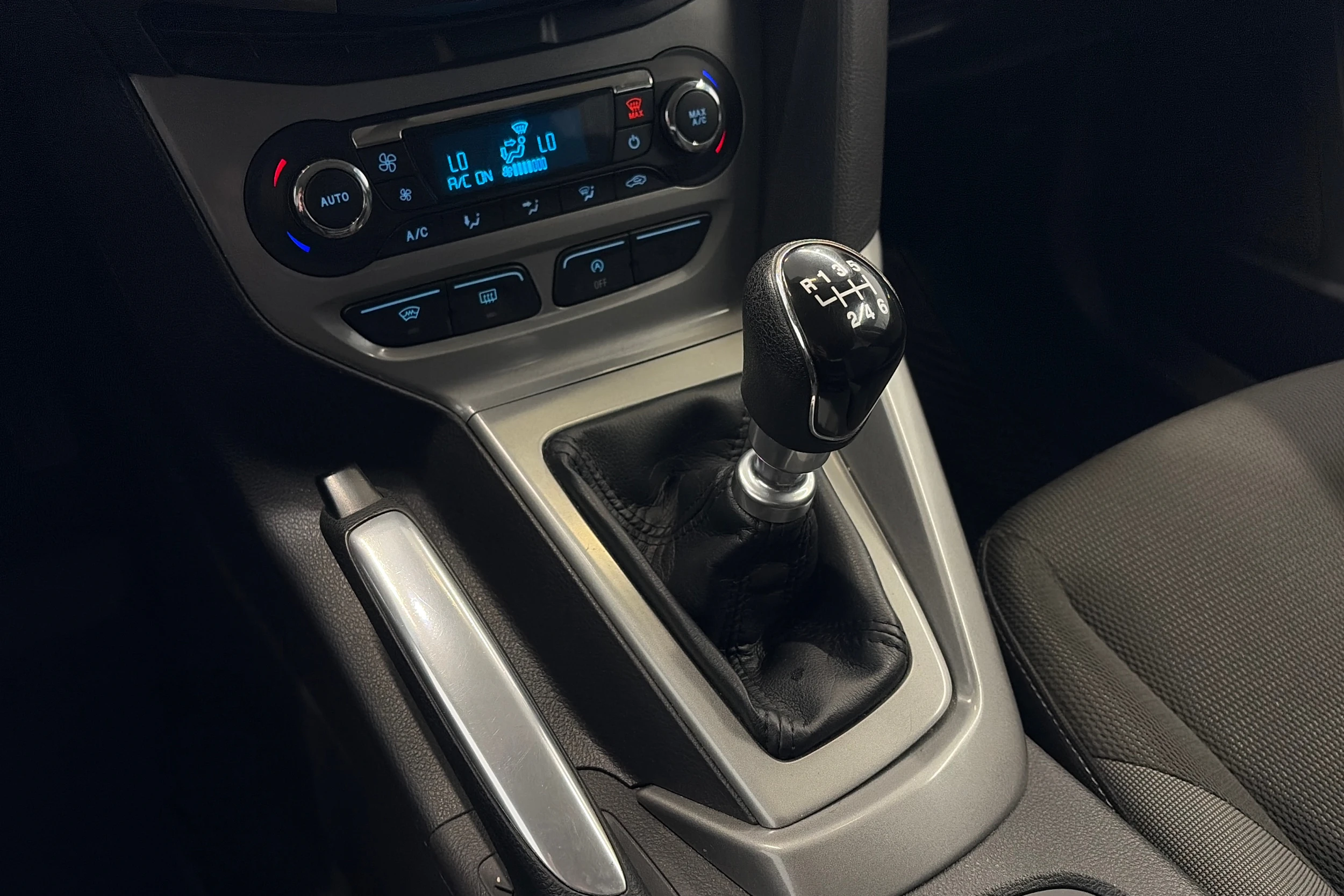 sininen Ford Focus 2011 kuva 26.