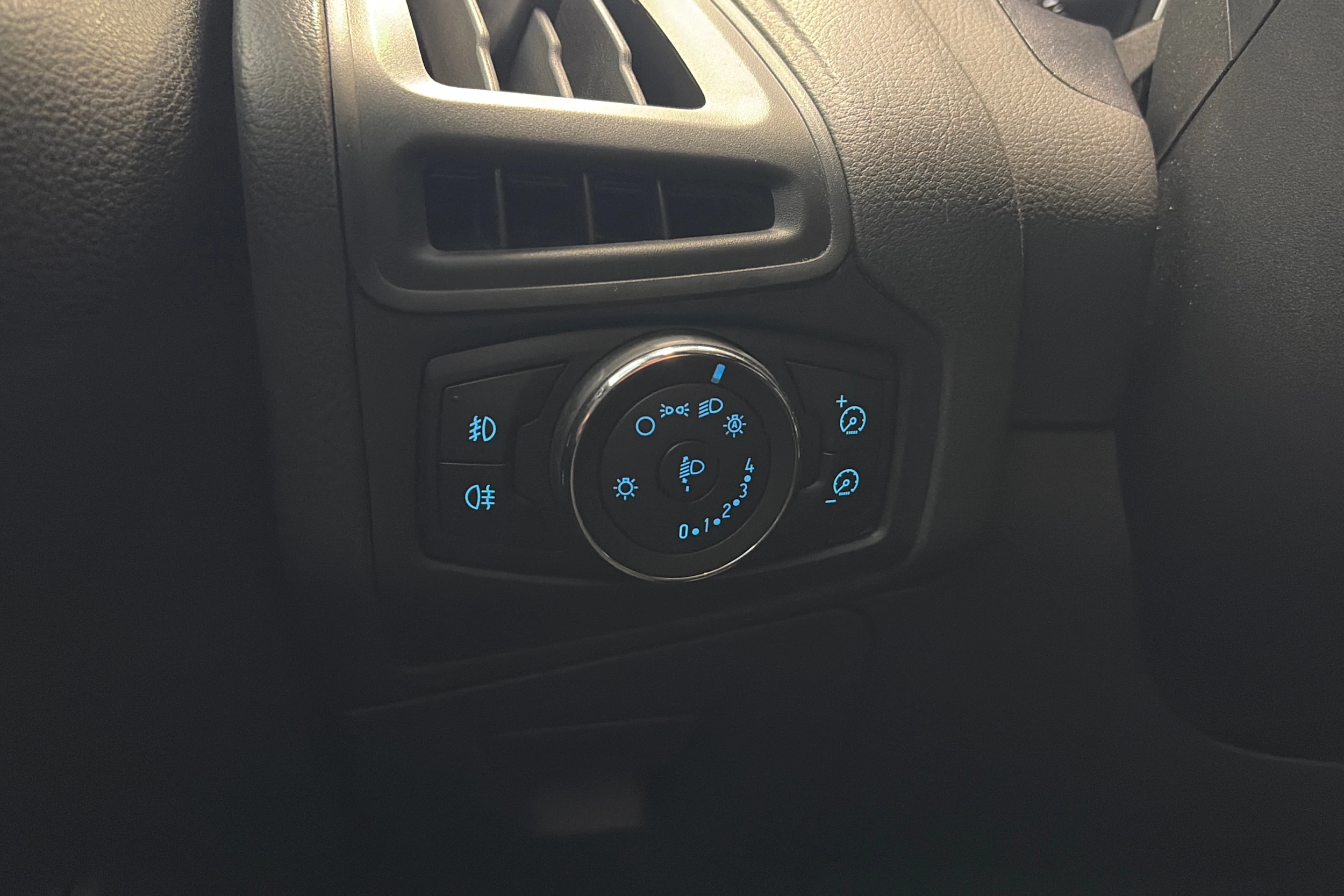 sininen Ford Focus 2011 kuva 28.