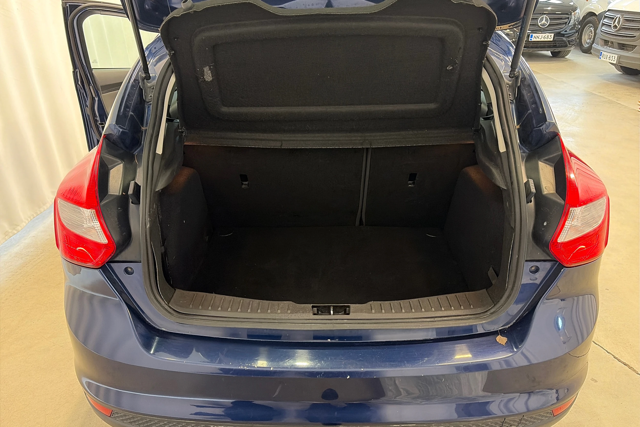 sininen Ford Focus 2011 kuva 29.