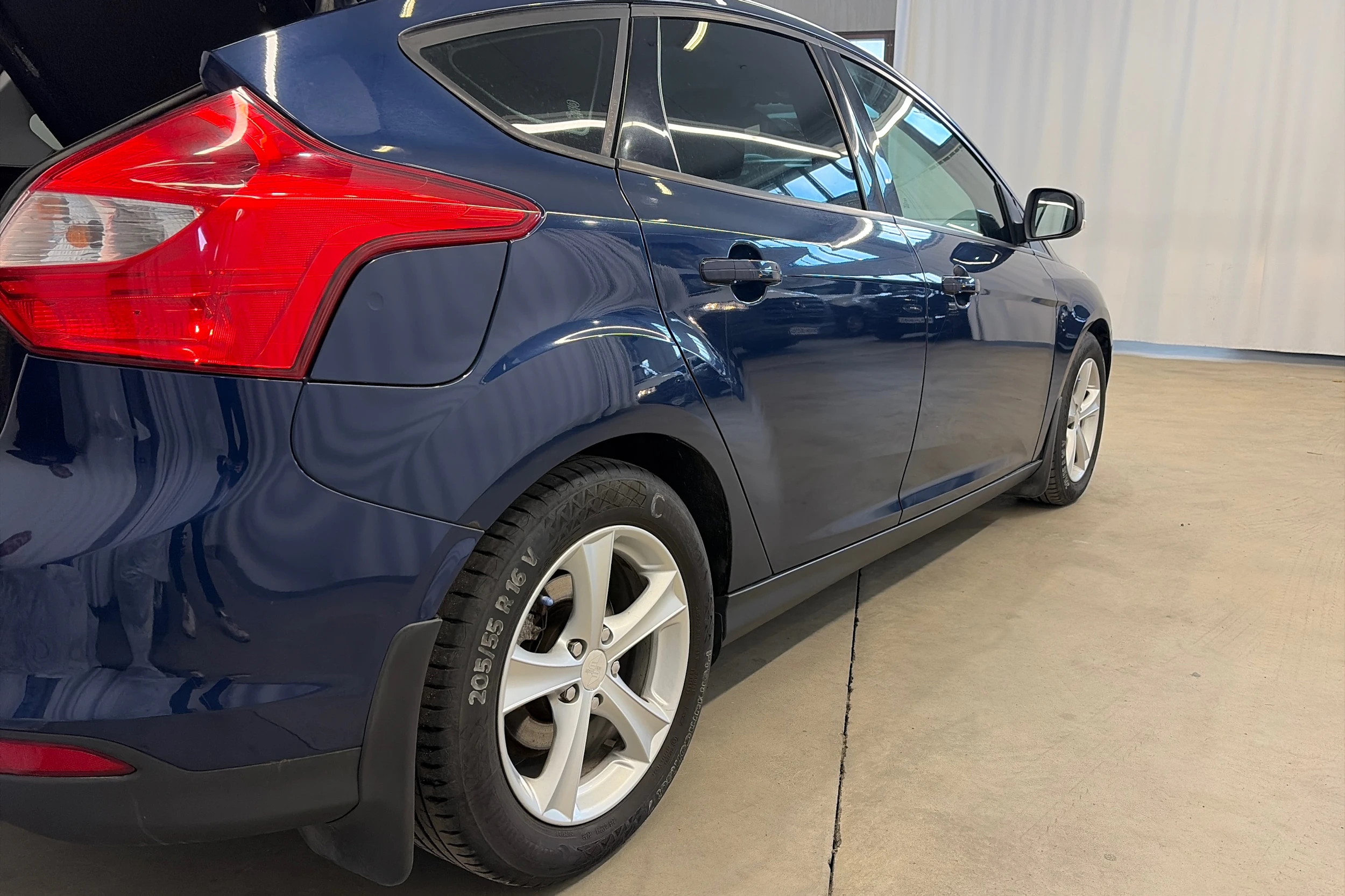 sininen Ford Focus 2011 kuva 31.