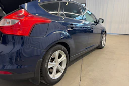 sininen Ford Focus 2011 kuva 31.