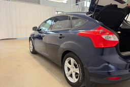 sininen Ford Focus 2011 kuva 32.