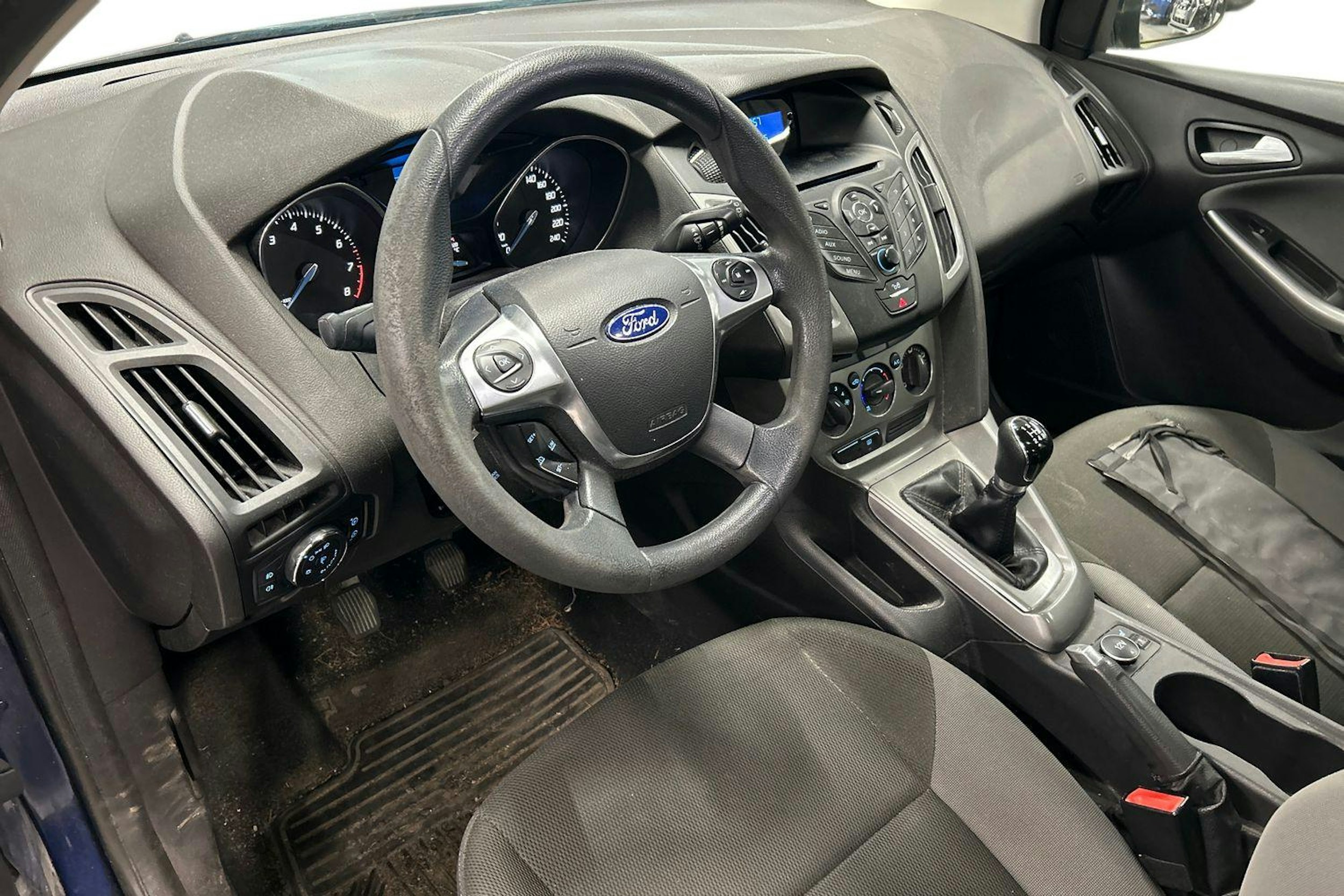 sininen Ford Focus 2011 kuva 3.