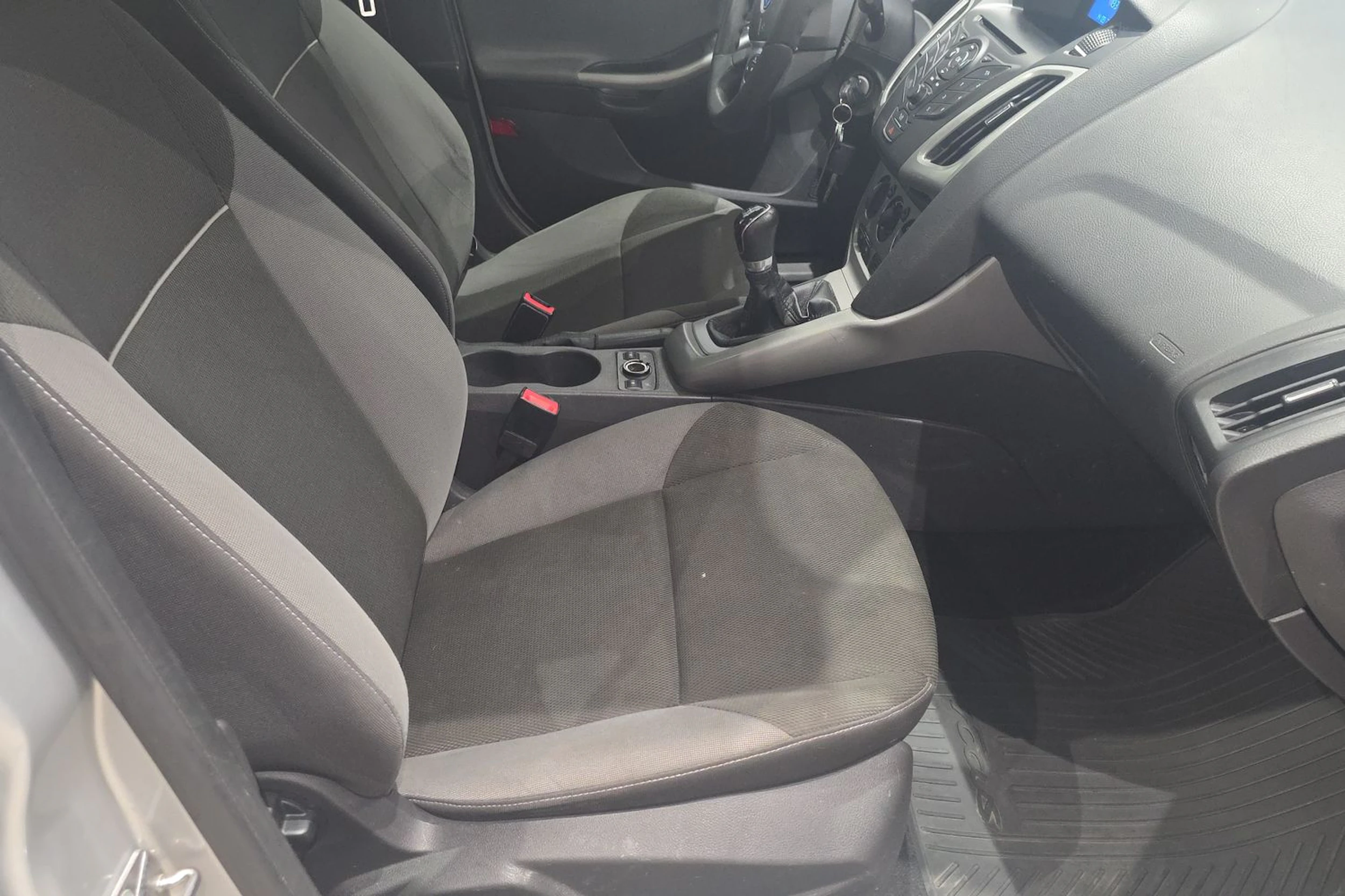 harmaa Ford Focus 2011 kuva 16.