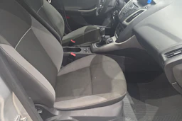 harmaa Ford Focus 2011 kuva 16.