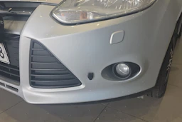harmaa Ford Focus 2011 kuva 17.