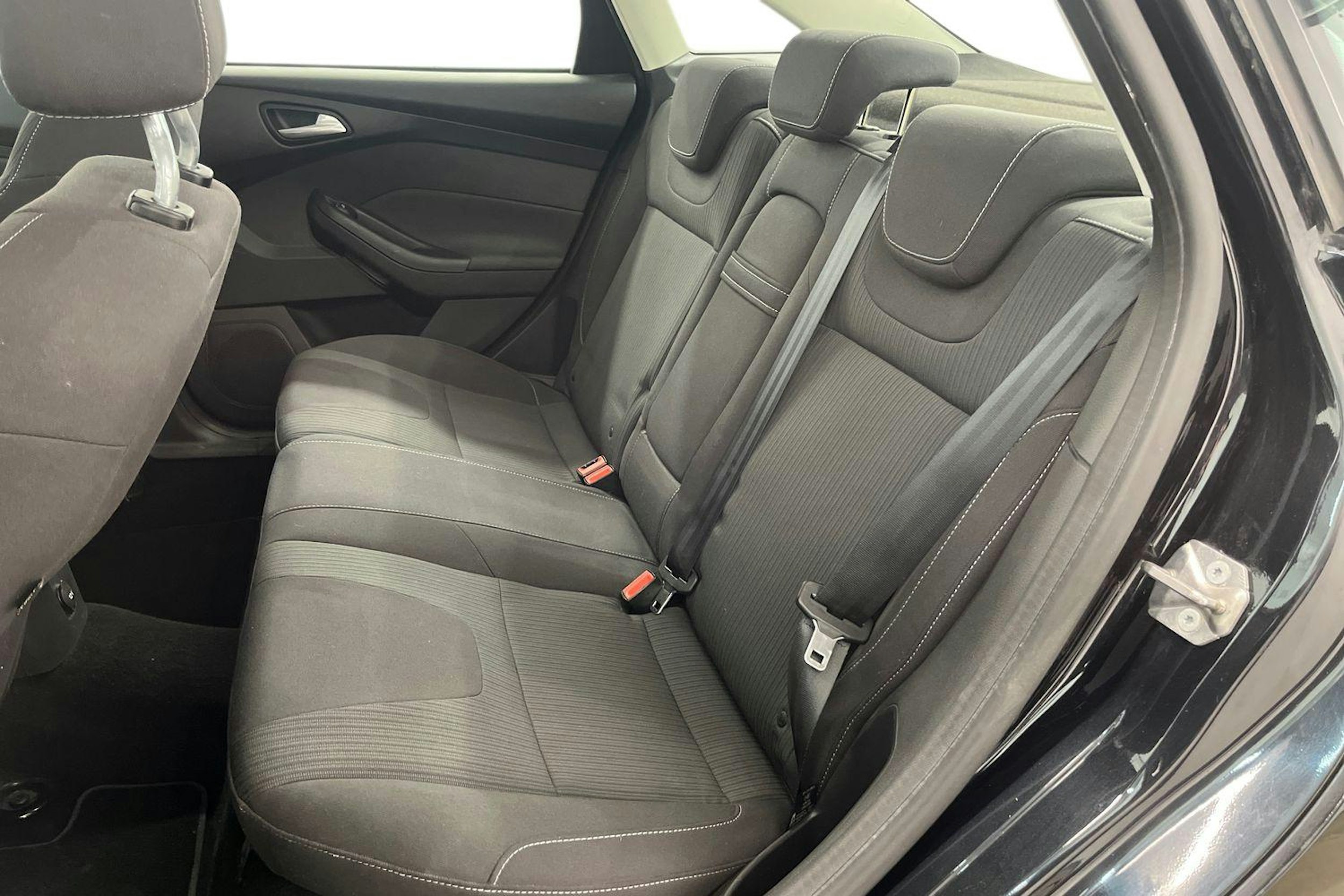 Musta Ford FOCUS 2011 kuva 10.