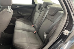 Musta Ford FOCUS 2011 kuva 10.