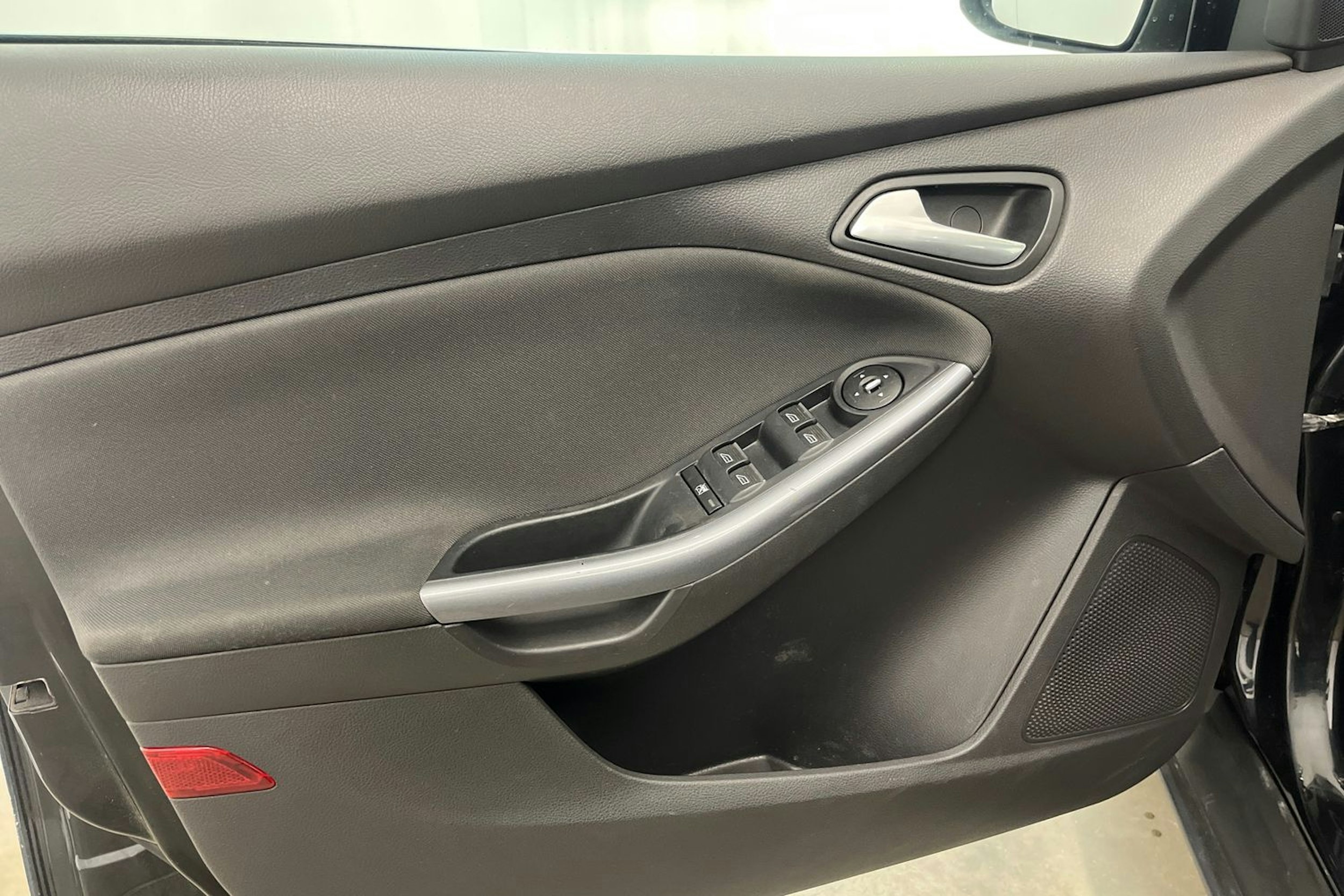 Musta Ford FOCUS 2011 kuva 14.