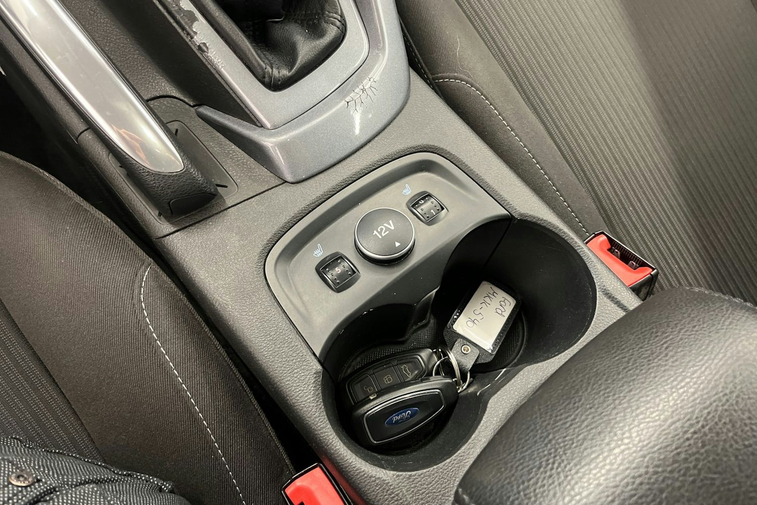 Musta Ford FOCUS 2011 kuva 19.