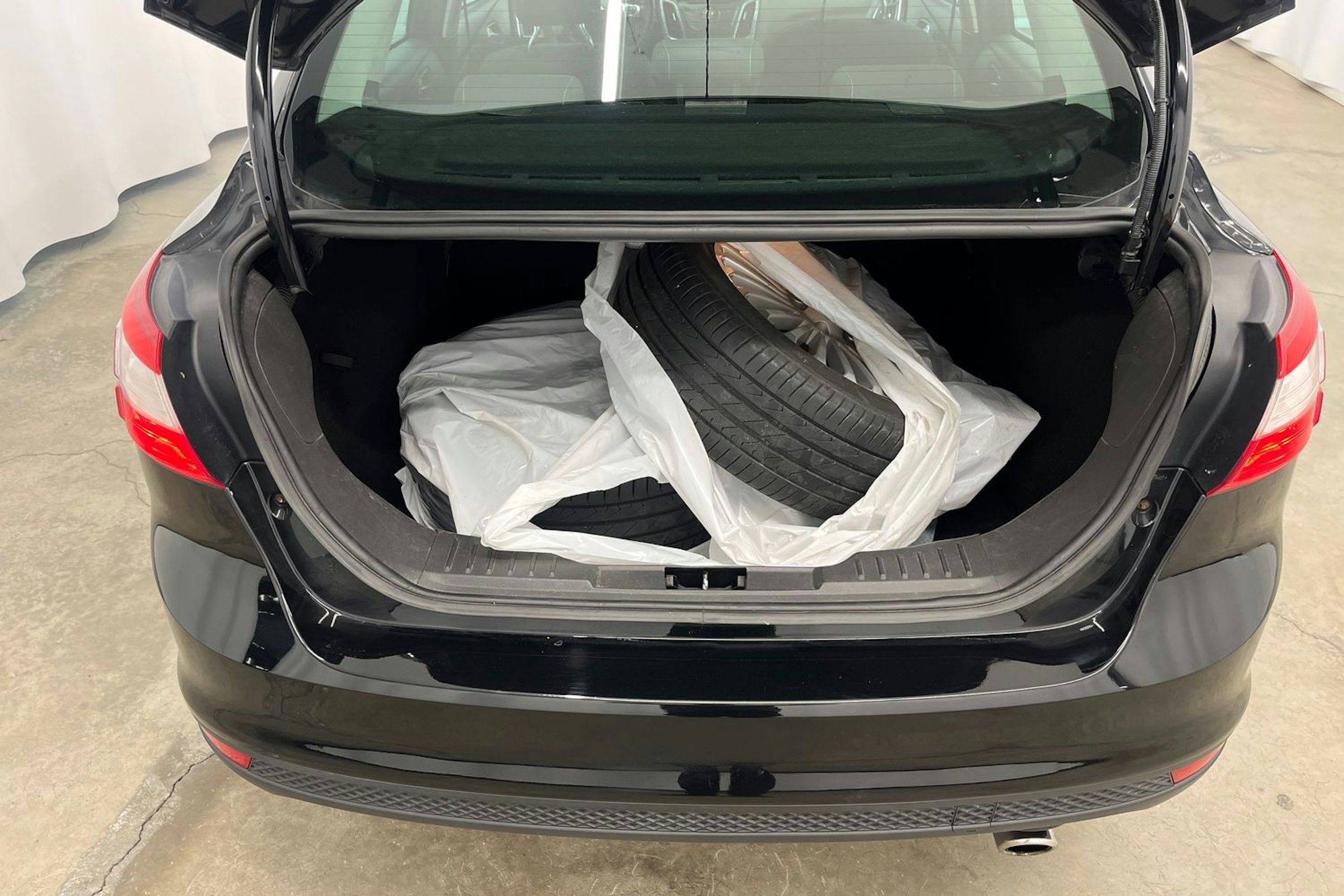 Musta Ford FOCUS 2011 kuva 21.