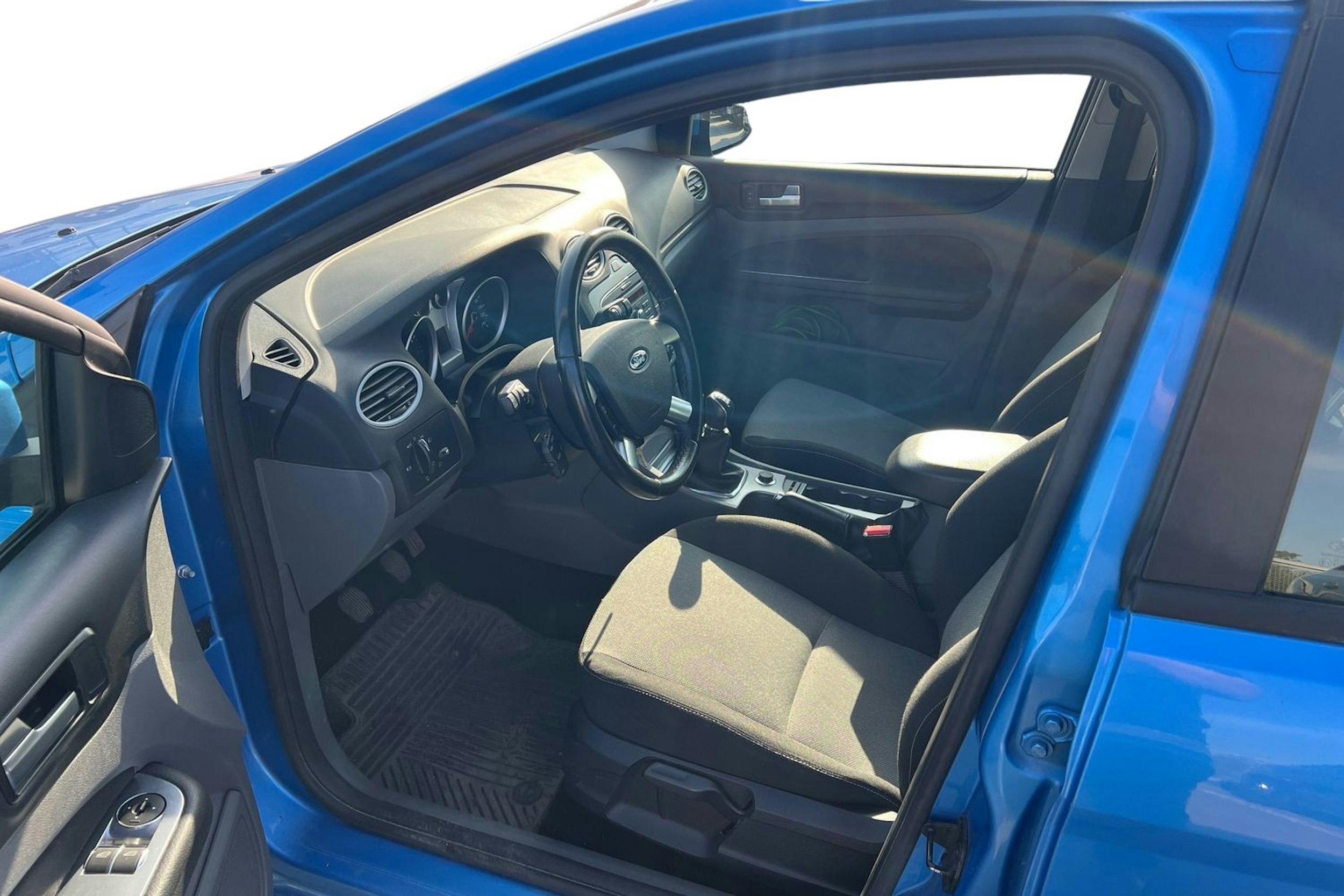 sininen Ford Focus 2011 kuva 3.
