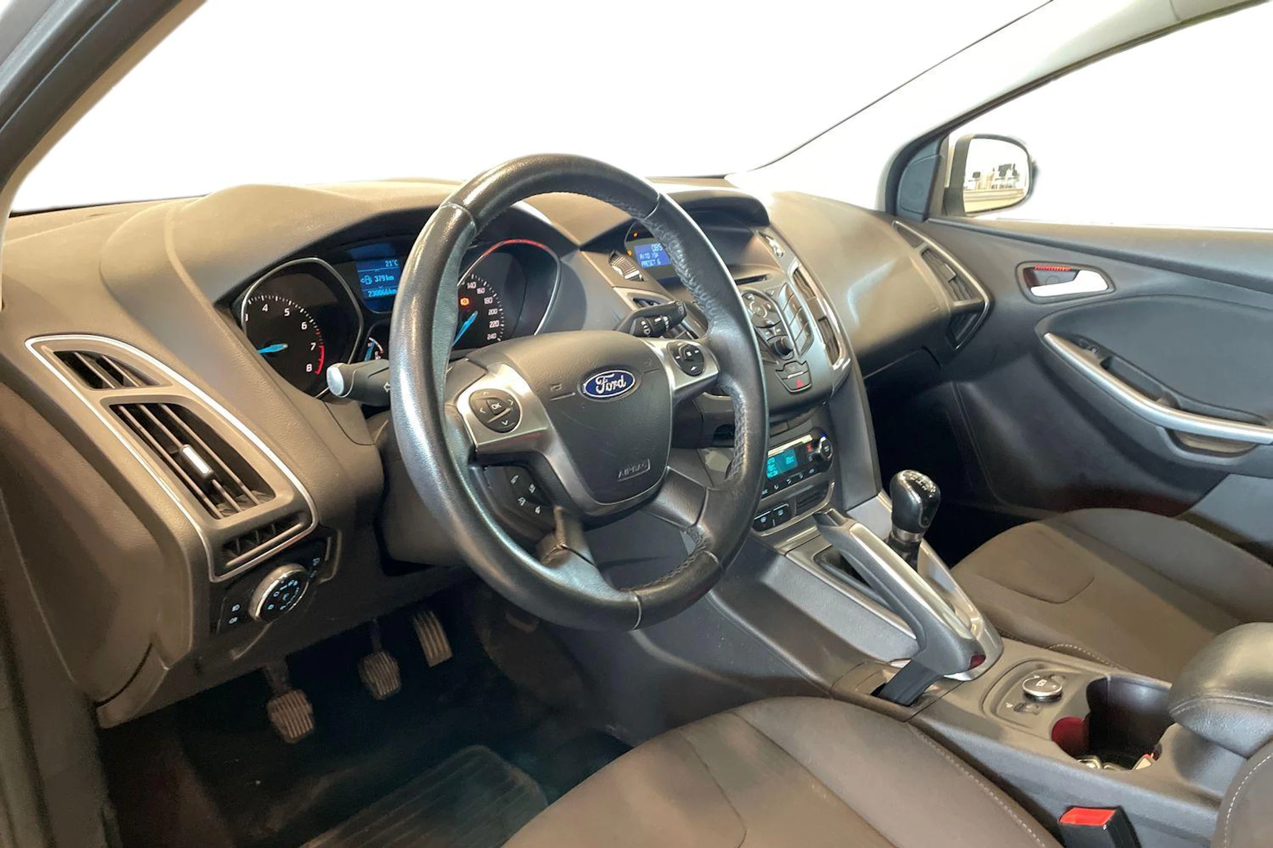 harmaa Ford Focus 2012 kuva 6.