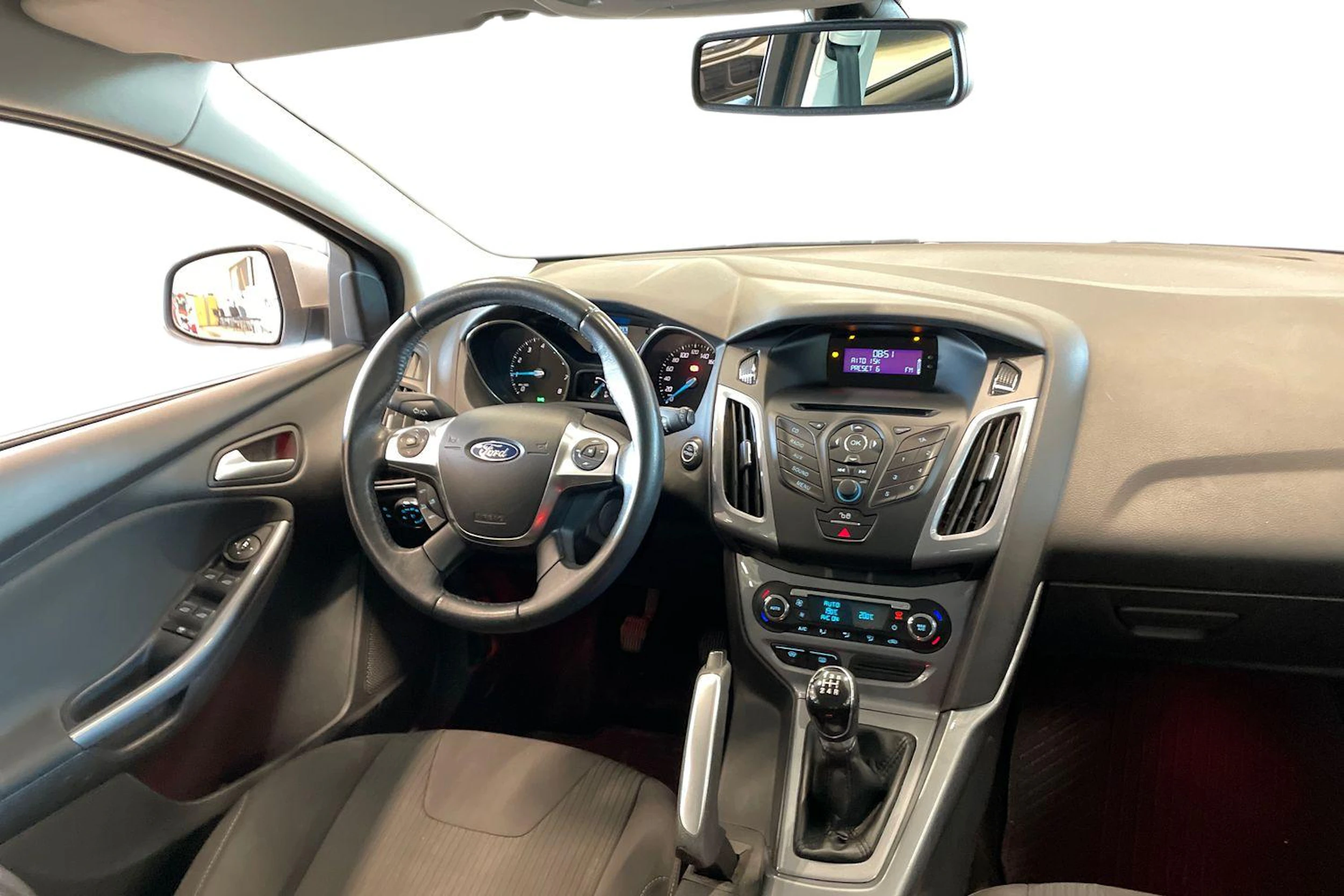 harmaa Ford Focus 2012 kuva 7.