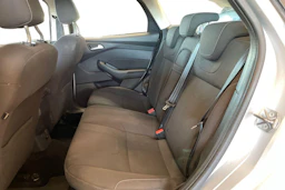 harmaa Ford Focus 2012 kuva 8.