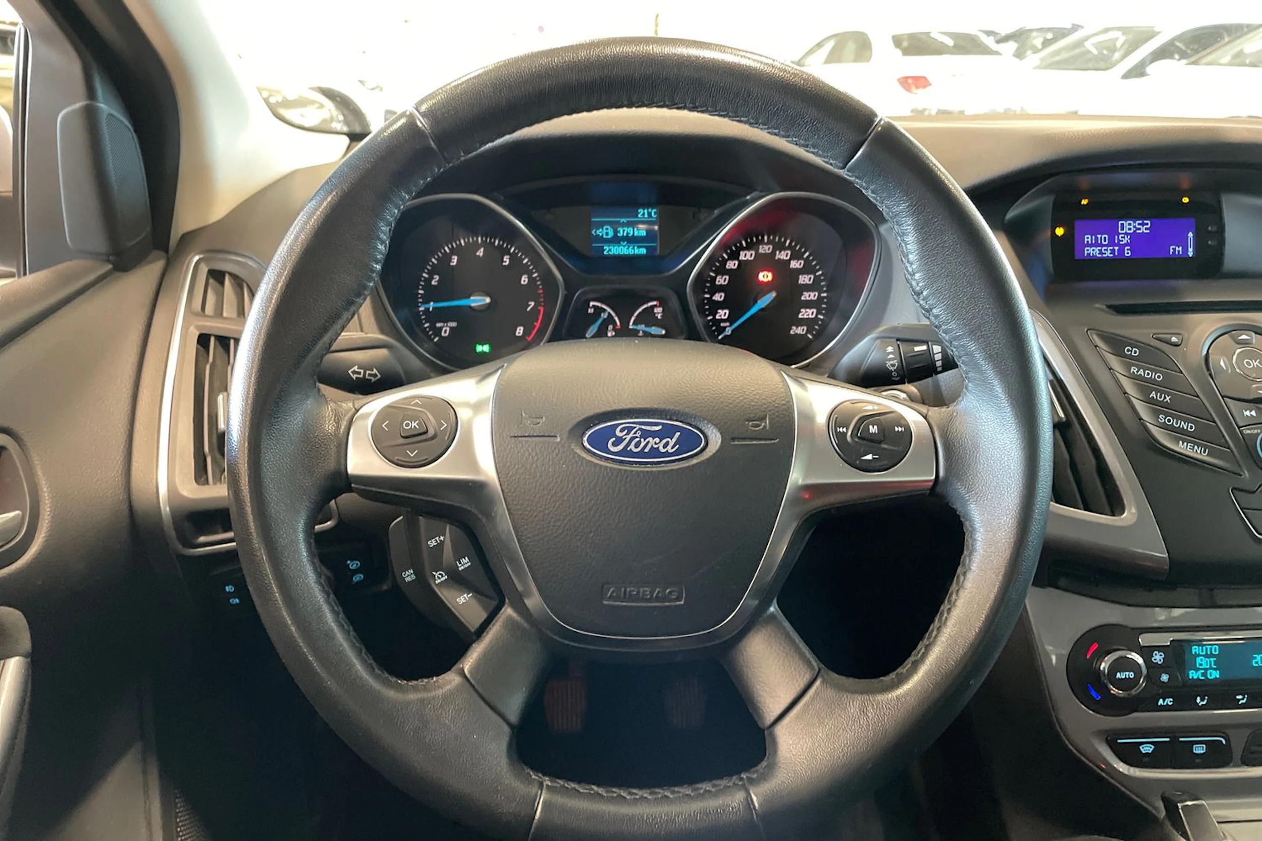 harmaa Ford Focus 2012 kuva 12.
