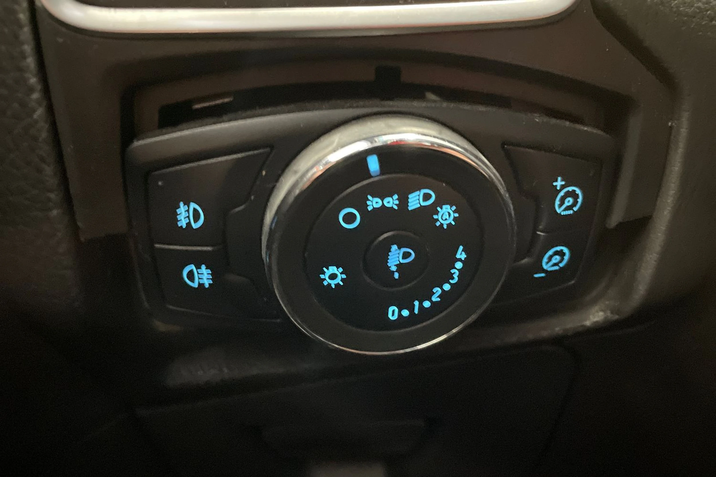 harmaa Ford Focus 2012 kuva 16.