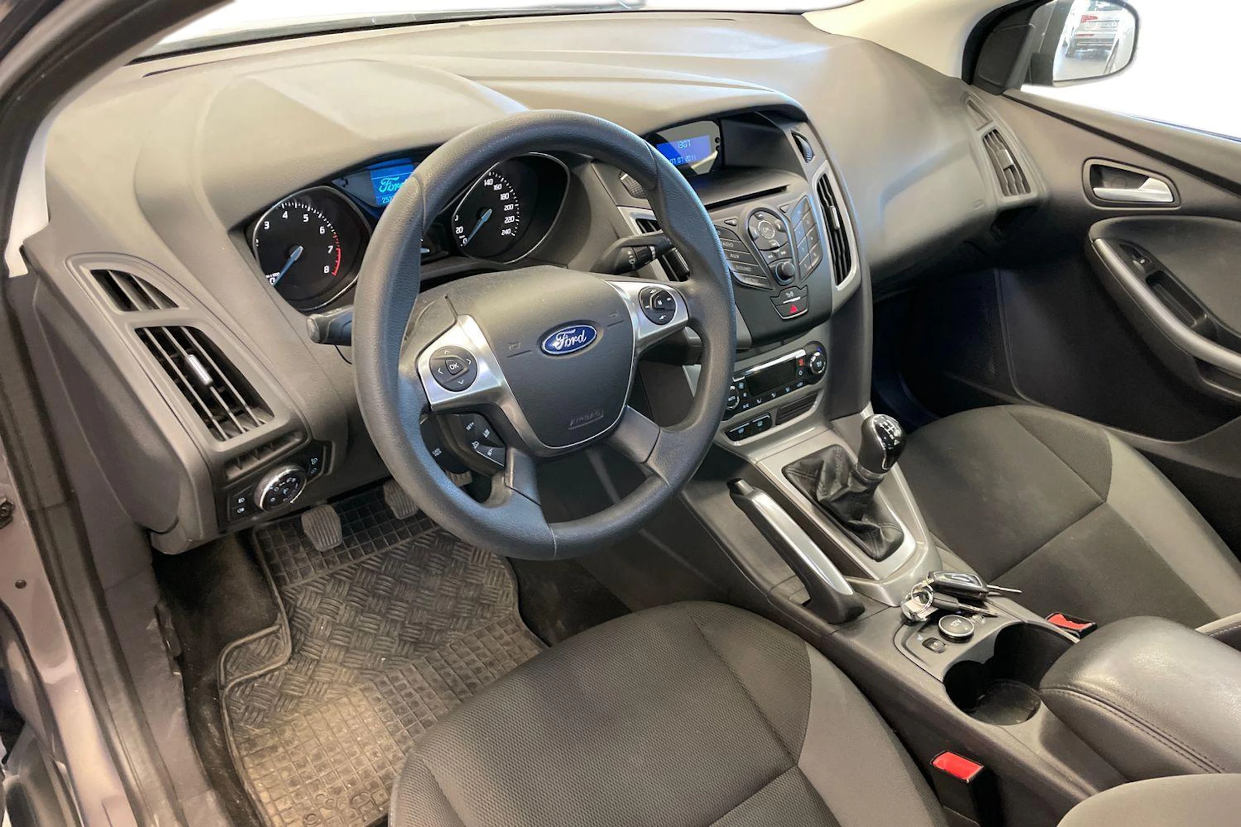 Ruskea (beige) Ford FOCUS 2012 kuva 3.