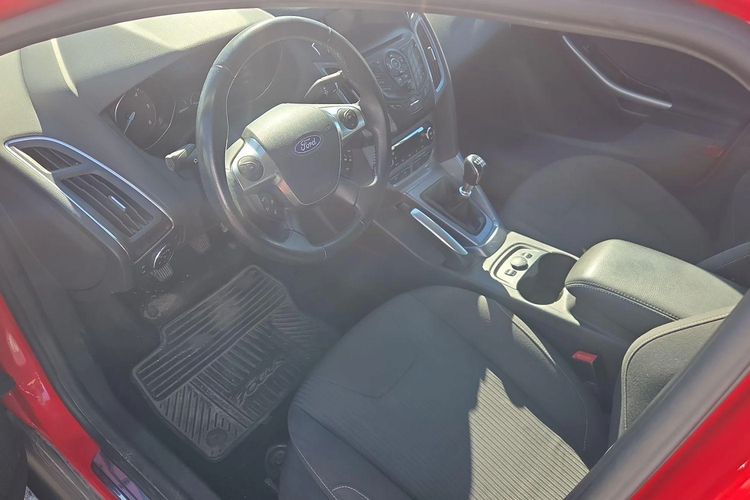 punainen Ford Focus 2012 kuva 3.