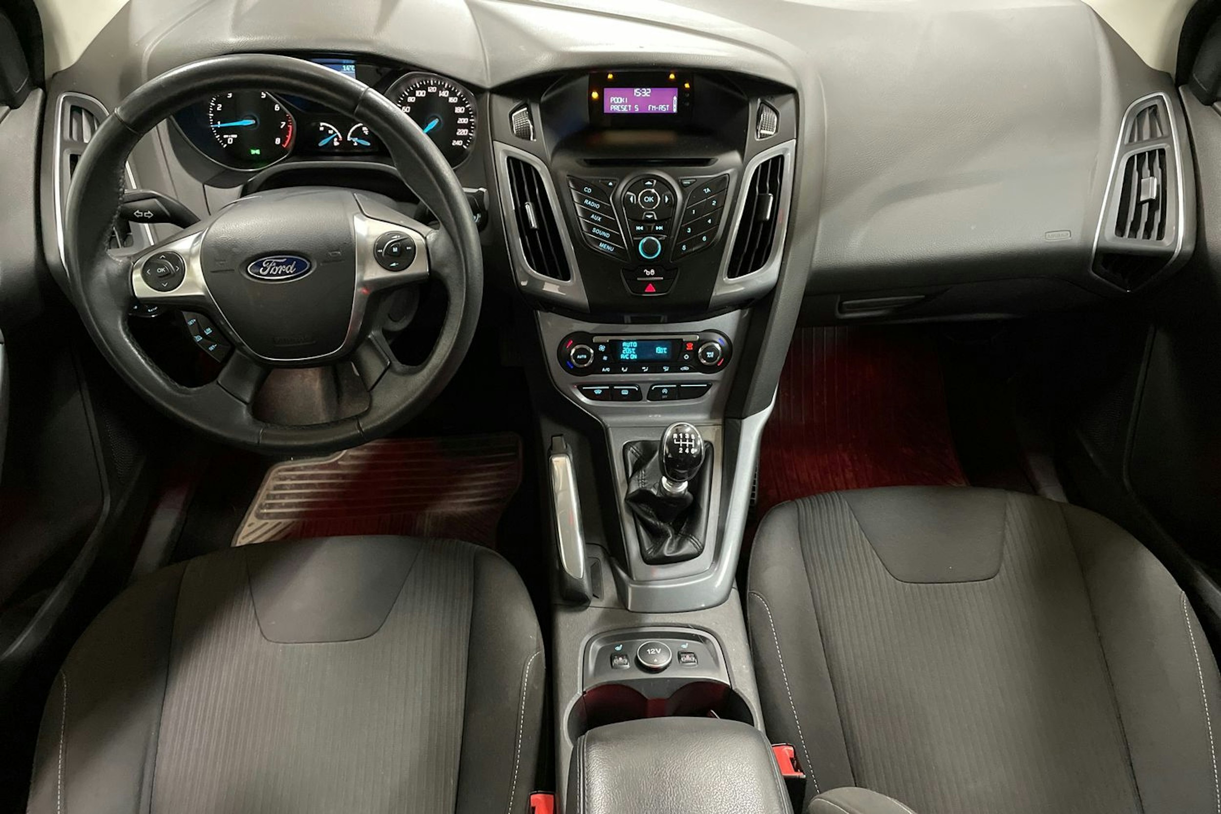 harmaa Ford Focus 2012 kuva 9.